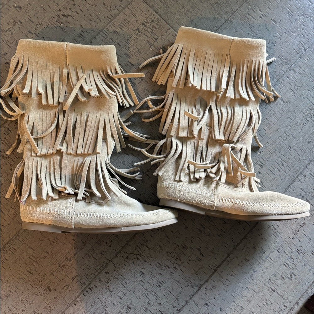 Minnetonka Cream Fringe Moccasins
